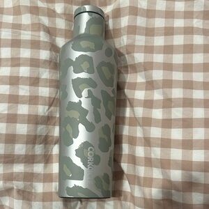 Corkcicle Silver and Cream cheetah Patterned Bottle 🐆
